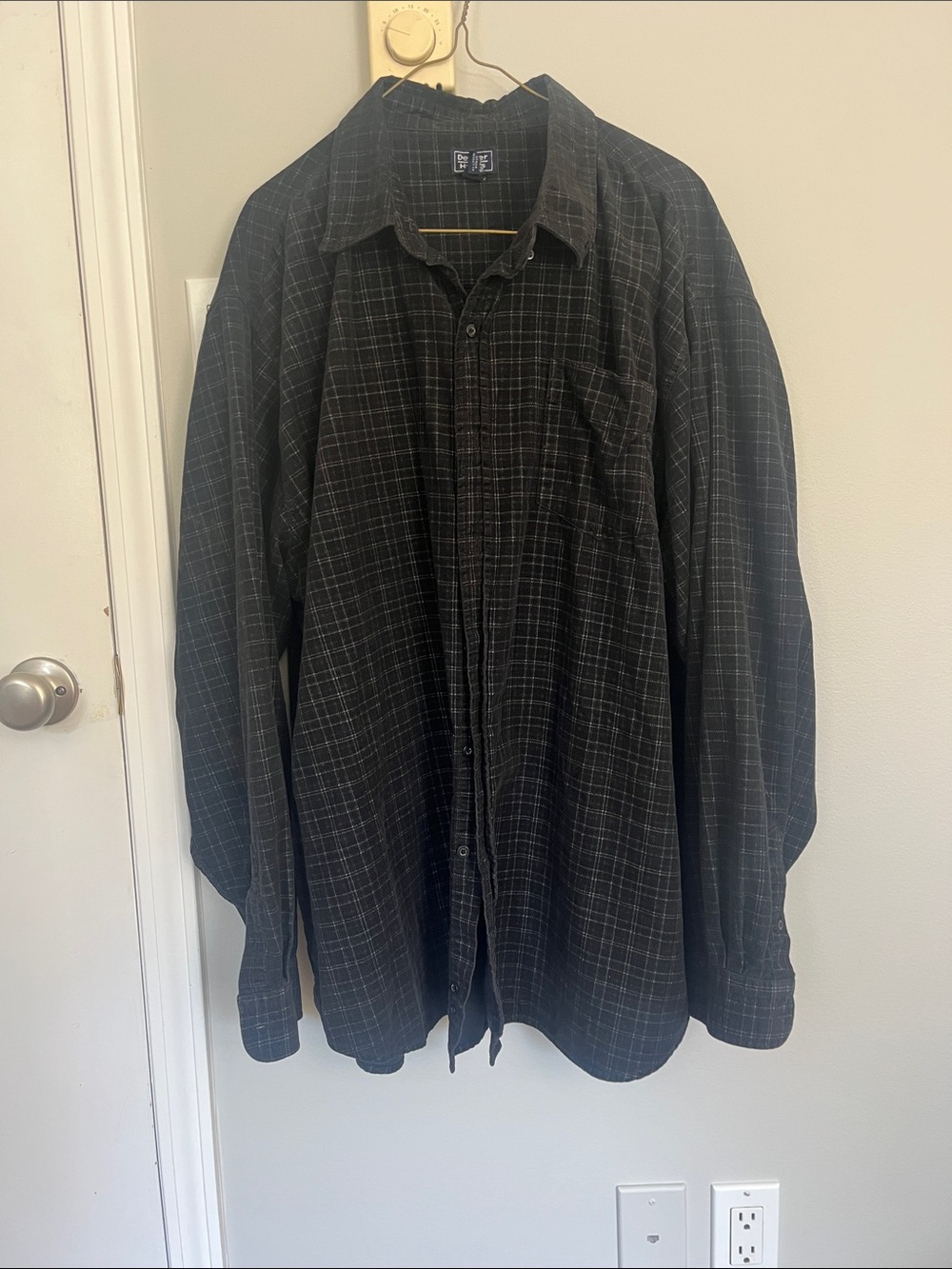 Denver Hayes Black Plaid Lightweight Button-Up Shirt